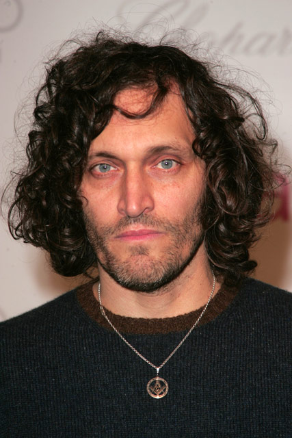How tall is Vincent Gallo