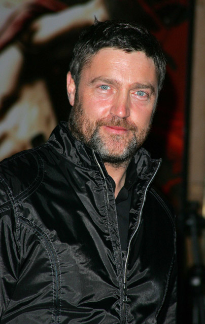 How tall is Vincent Regan