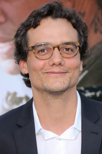 How tall is Wagner Moura