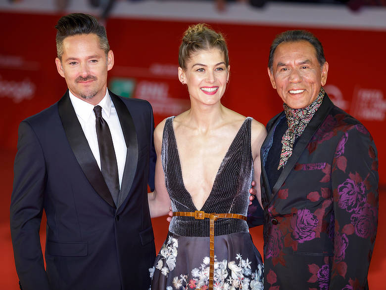 How tall is Wes Studi