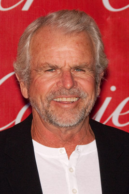 How tall is William Devane
